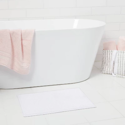 Everyday Chenille Bath Rug - Room Essentials™ 3 Everyday Chenille Bath Rug - Room Essentials™